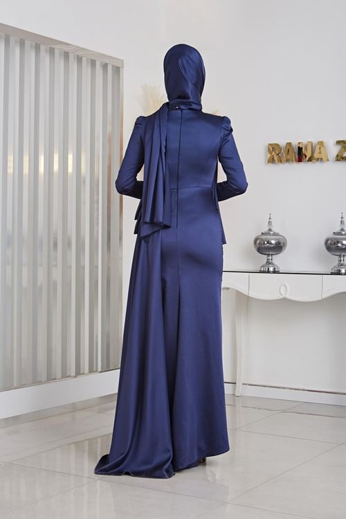 Dicle Pul Boncuklu Ve Kuyruğu Tüy Detaylı Önü Ve Omzu Drapeli Lacivert Saten Abiye Rnz210967